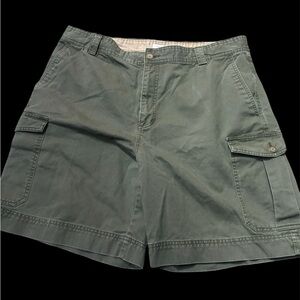 Van Heusen Men’s Green Cargo Shorts Size 38 – 100% Cotton Utility Style